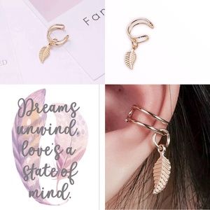 SALE ‼️Small dream-catching Feather ear cuff BRAND-NEW perfect gift gold